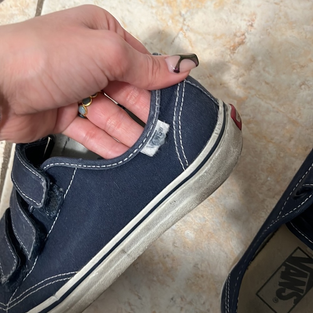 Vans - Picture 6 of 7